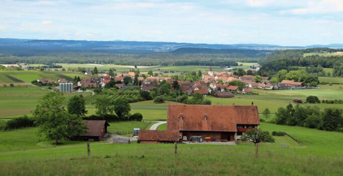 Die Landschafts-Initiative will der Zersiedelung und generell Bauten ausserhalb der Bauzonen den Riegel schieben.