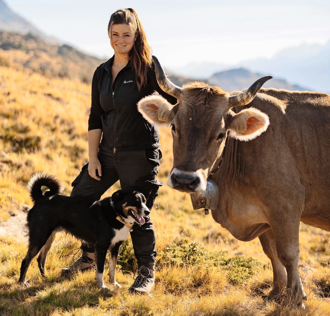 Marlen Frick auf der Riederalp. Immer mit dabei der Bärli. Bild: zVg.