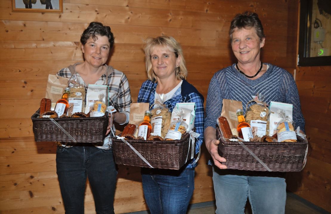 Drei der vier scheidenden OK-Frauen des Toggenburger Bauernmarkts: Bernadette Looser, Sybille Kläger und Maja Scherrer (von links).