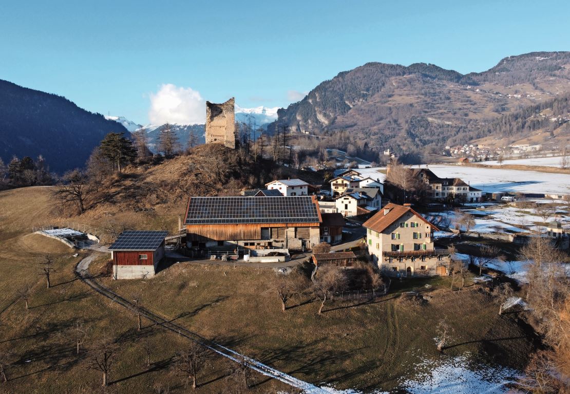 Die PV-Anlage auf dem Hof Sins erbringt eine Leistung von 65 Kilowattpeak. Bild: Christian Obrecht