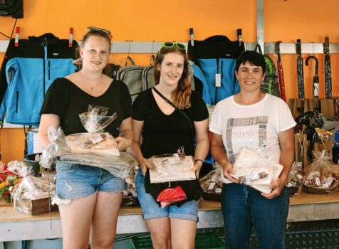 Das Podest Kategorie Damen: Celina Hepp, Janine Schnetzer und Andrea Hürlimann (von links). Bilder: zVg.