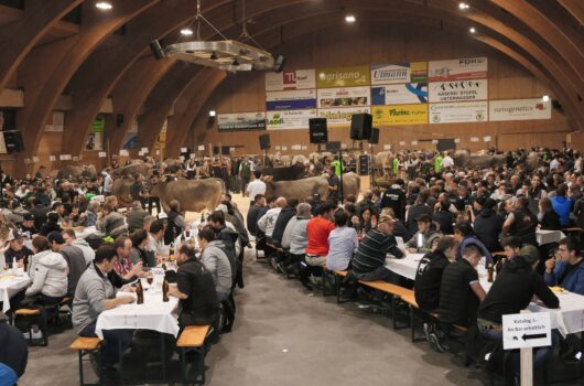 Die Markthalle war voll mit Fürstenländer Schaustimmung.