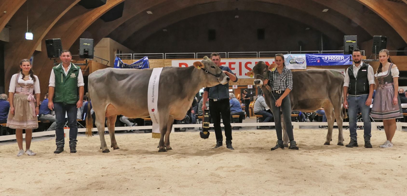 Miss Fürstenland Besco Beluah von Matthias und Fränzi Süess und Jungzüchterchampion Owen Odessa mit Jungzüchterin Ania Rhyner.