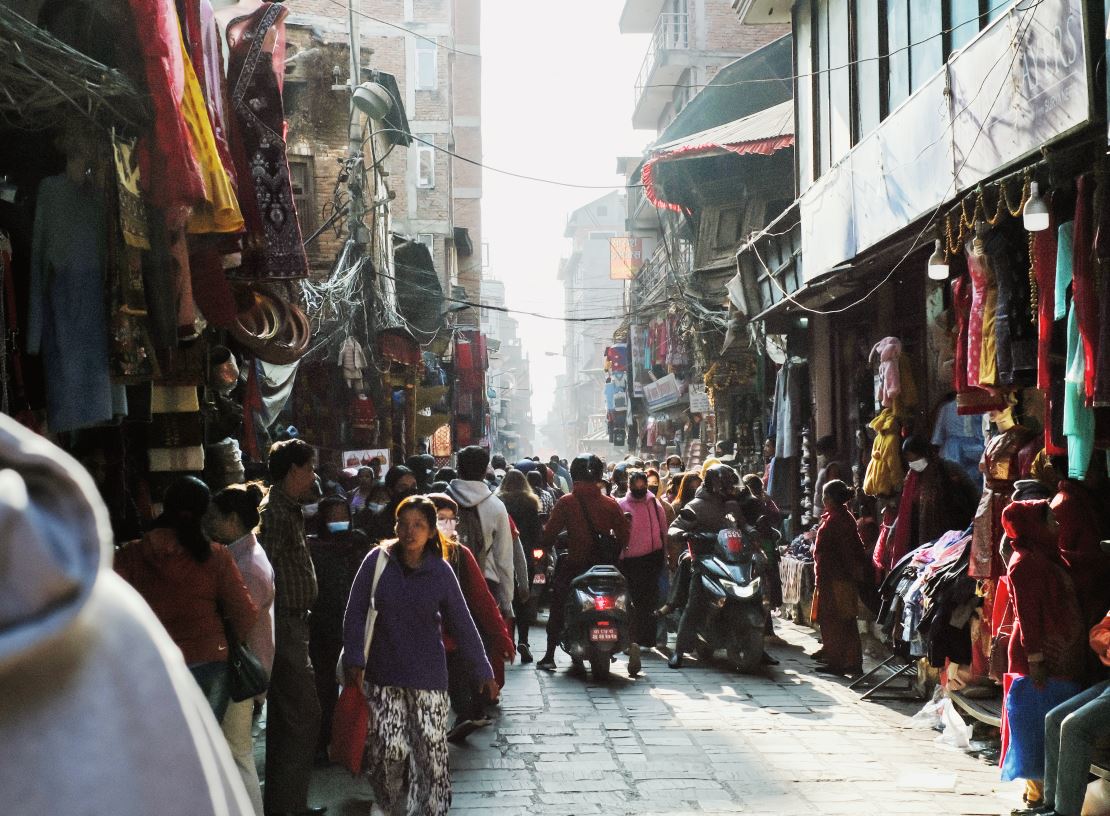 In Kathmandu leben rund 870 000 Menschen auf engem Raum.