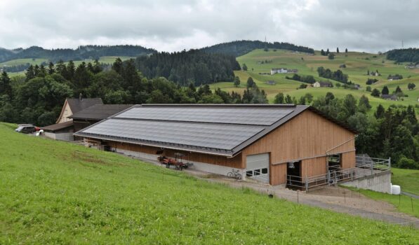 Dank Unterstützung durch die Schweizer Berghilfe wird jetzt auf dem Herrenboden selbst Strom produziert. Bild: zVg.