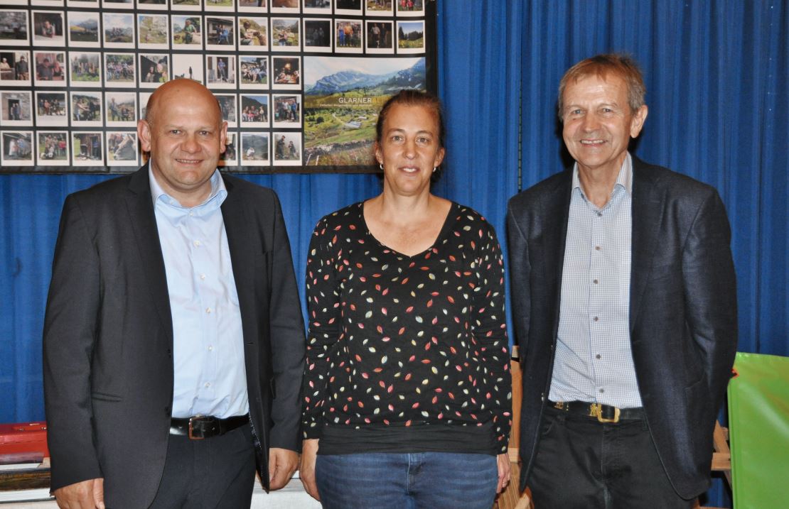 Ernst Wandfluh, neuer Präsident des SAV, Geschäftsführerin Selina Droz und der neue Ehrenpräsident Erich von Siebenthal (von links).